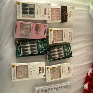 Kiss and static press on nails